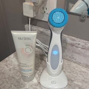 NuSkin Lumispa device & cleanser